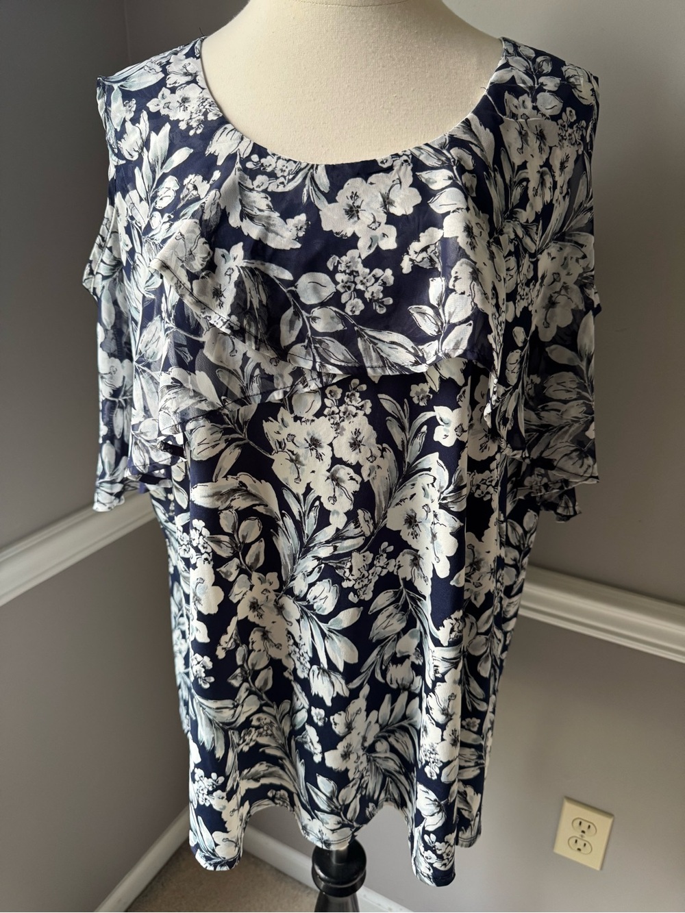 Women’s Navy Floral Ruffle Sleeve Blouse